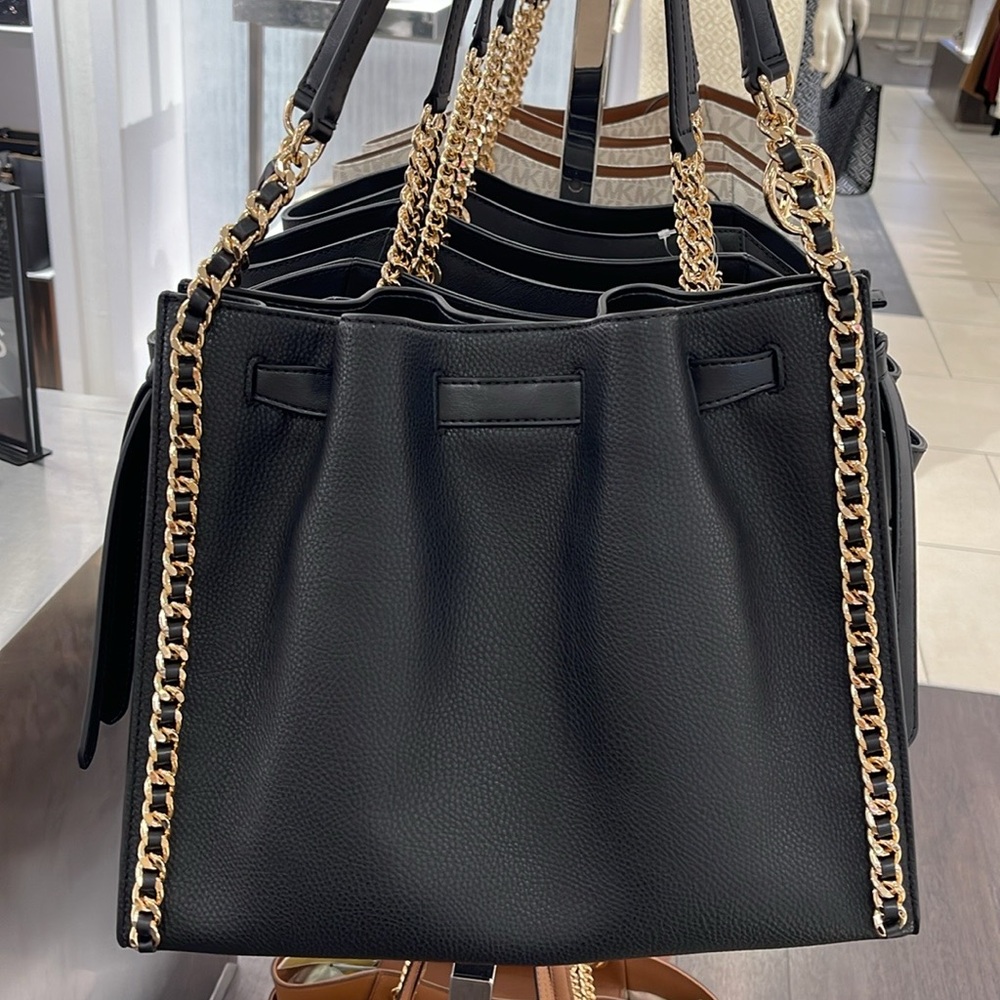 MICHAEL KORS
MINA LARGE BELTED CHAIN SHOULDER BAG BLACK COLOR - Picture 10 of 16